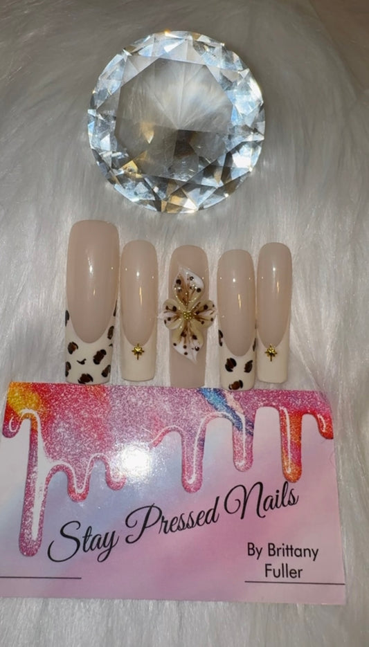 Spotted Flower Press On Nails Size Large